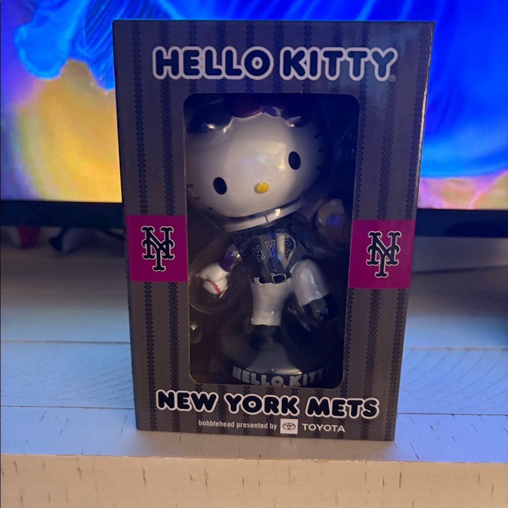 Hello kitty 2025 Mets Bobblehead
